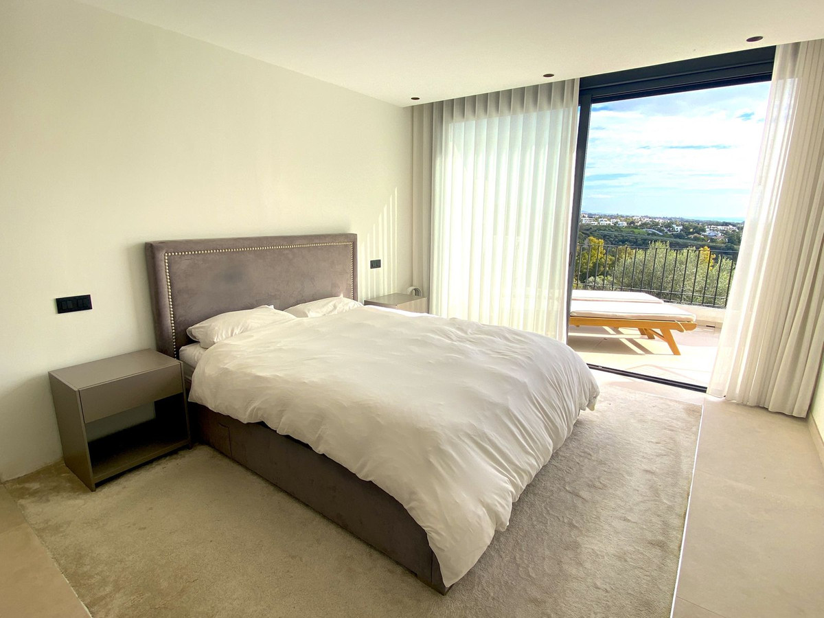 4 Bedroom Townhouse in Benahavís - Photo 24