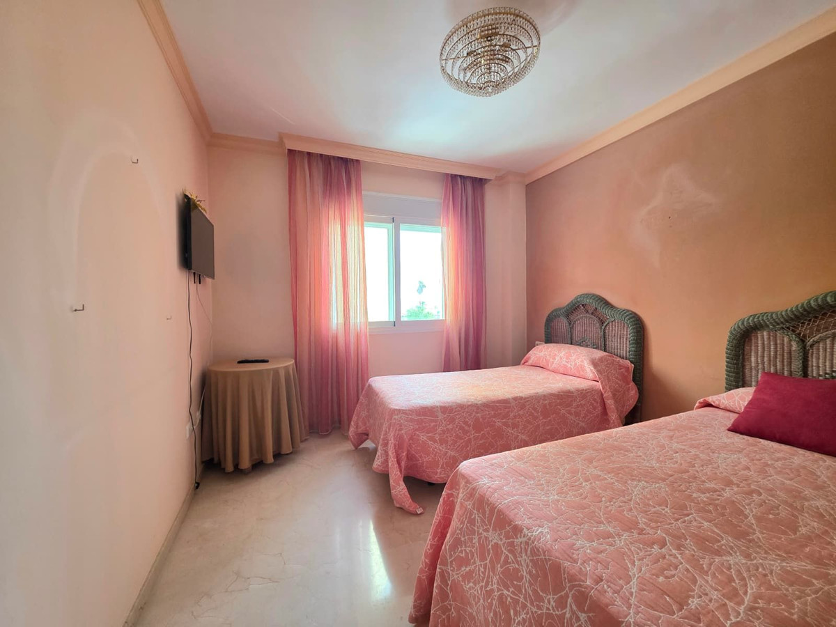2 Bedroom Apartment in Marbella - Photo 21