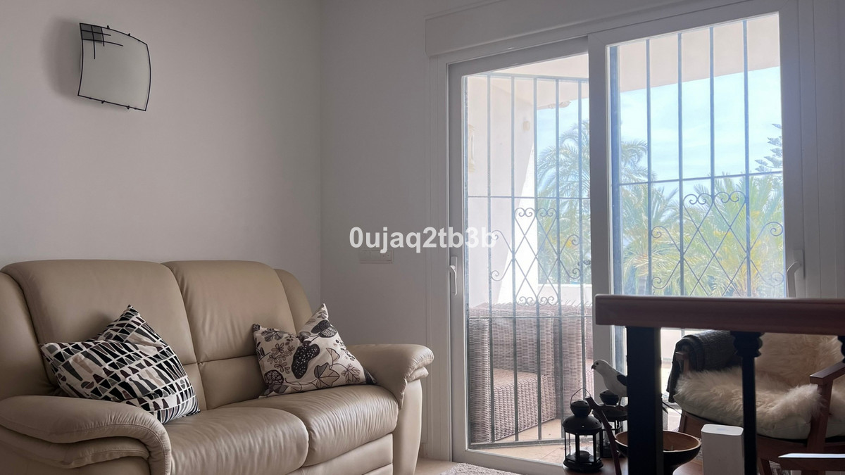 4 Bedroom Apartment in Marbella - Photo 32