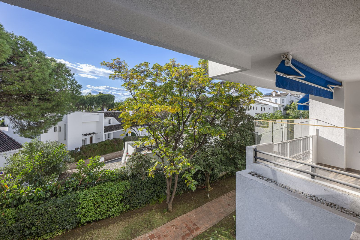 2 Bedroom Apartment in Marbella - Photo 6