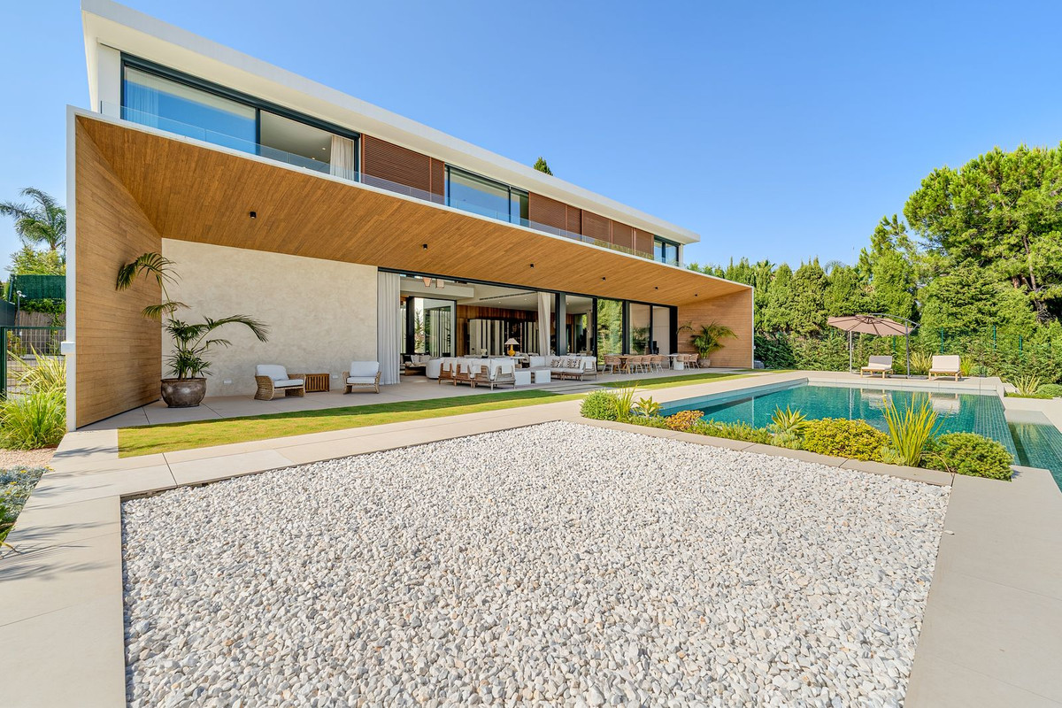 6 Bedroom Villa in San Pedro de Alcántara - Photo 25
