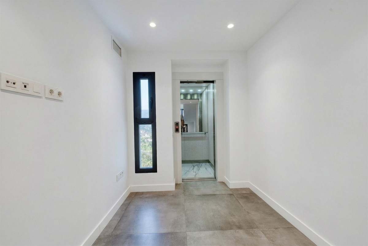 4 Bedroom Villa in Istán - Photo 26