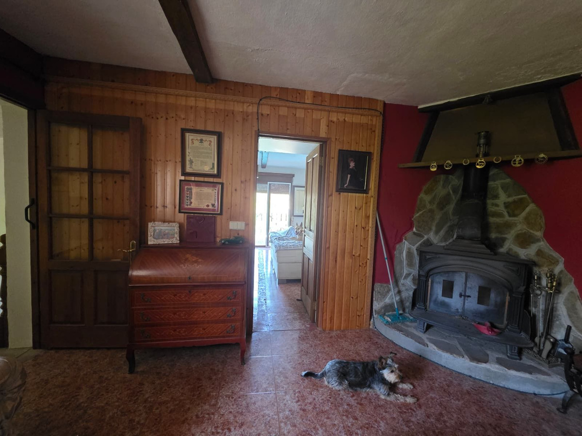 4 Bedroom Country house in Guaro - Photo 8