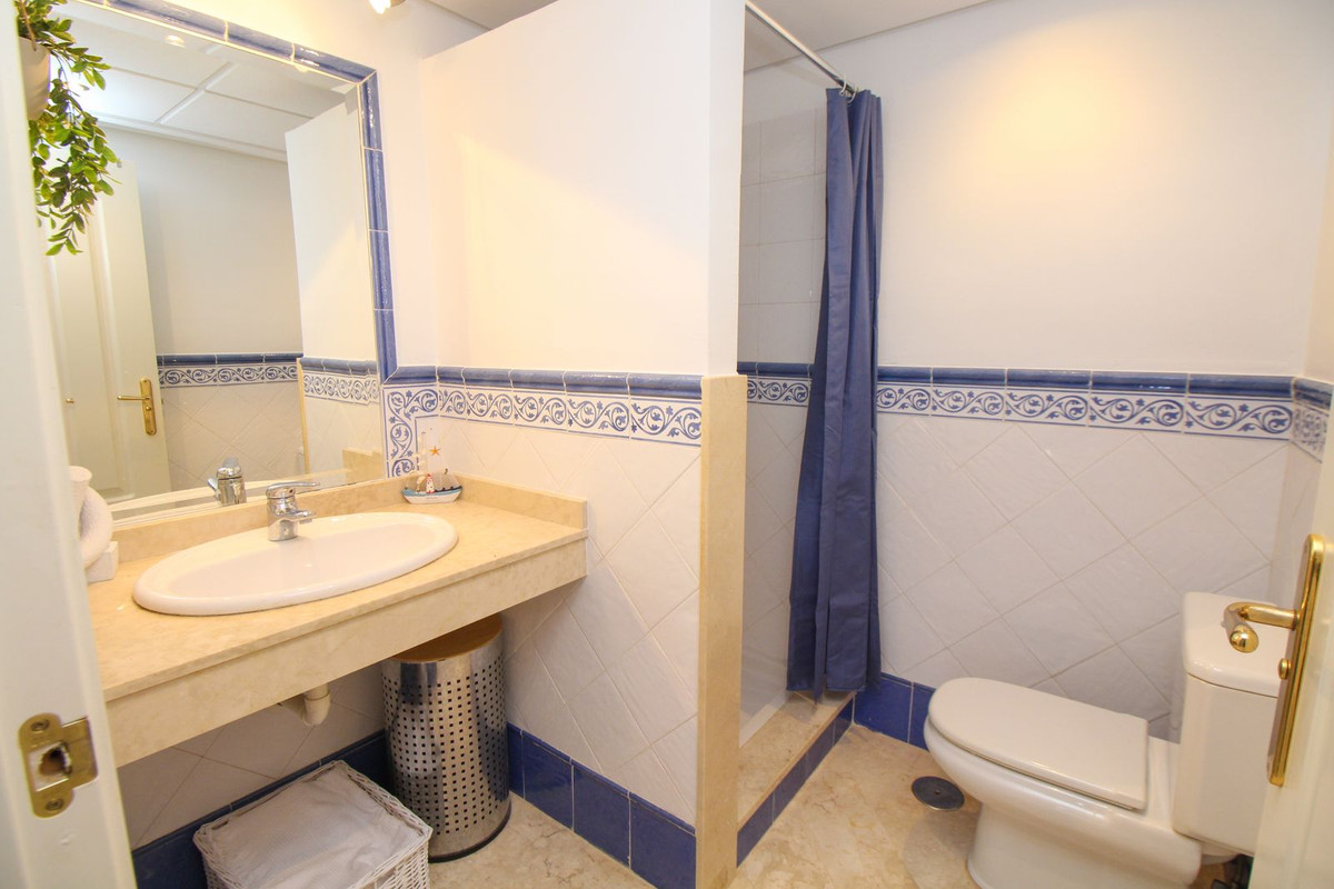 2 Bedroom Apartment in Marbella - Photo 24