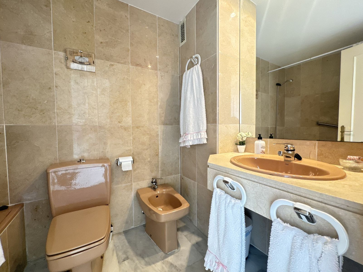 3 Bedroom Apartment in Estepona - Photo 34