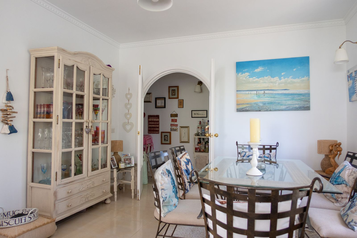 3 Bedroom Villa in Estepona - Photo 10
