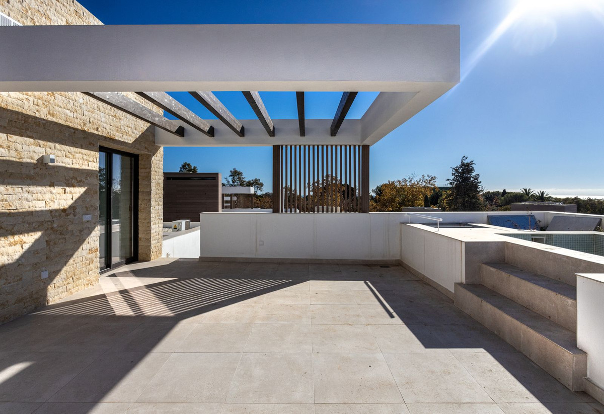 4 Bedroom Villa in Marbella - Photo 11