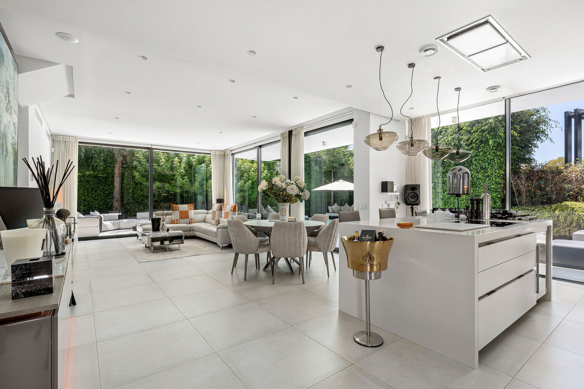 4 Bedroom Villa in Estepona - Photo 4