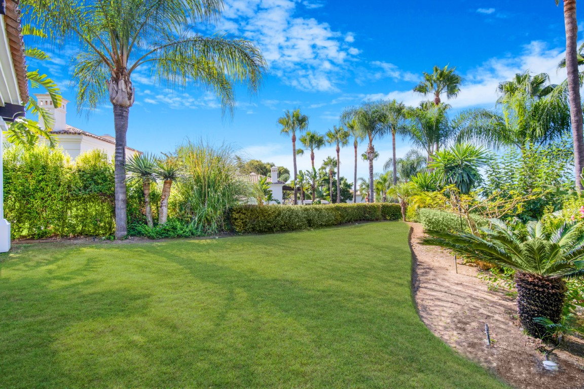 5 Bedroom Villa in Marbella - Photo 26