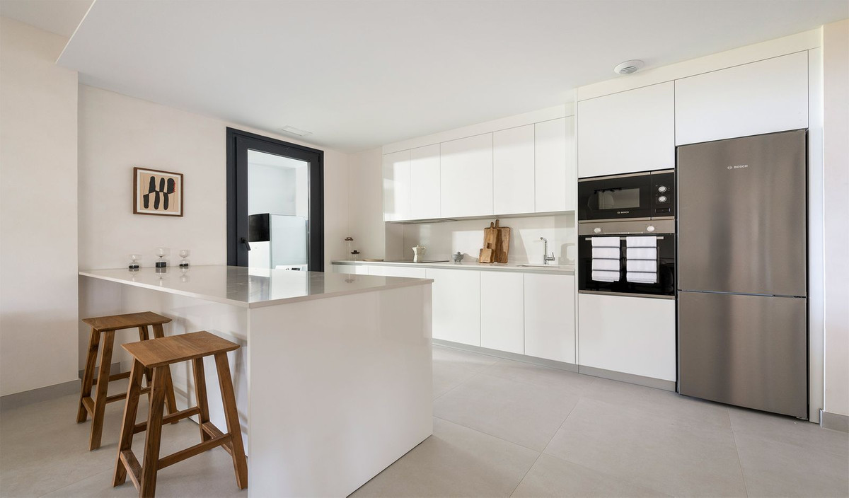 3 Bedroom Apartment in Marbella - Photo 2