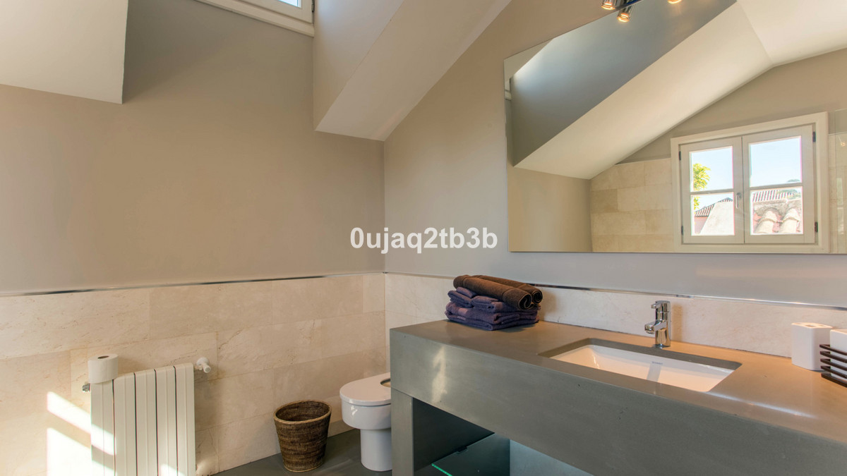 6 Bedroom Villa in San Pedro de Alcántara - Photo 17