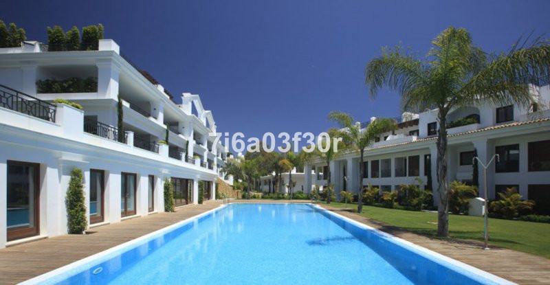 3 Bedroom Apartment in Estepona - Photo 12