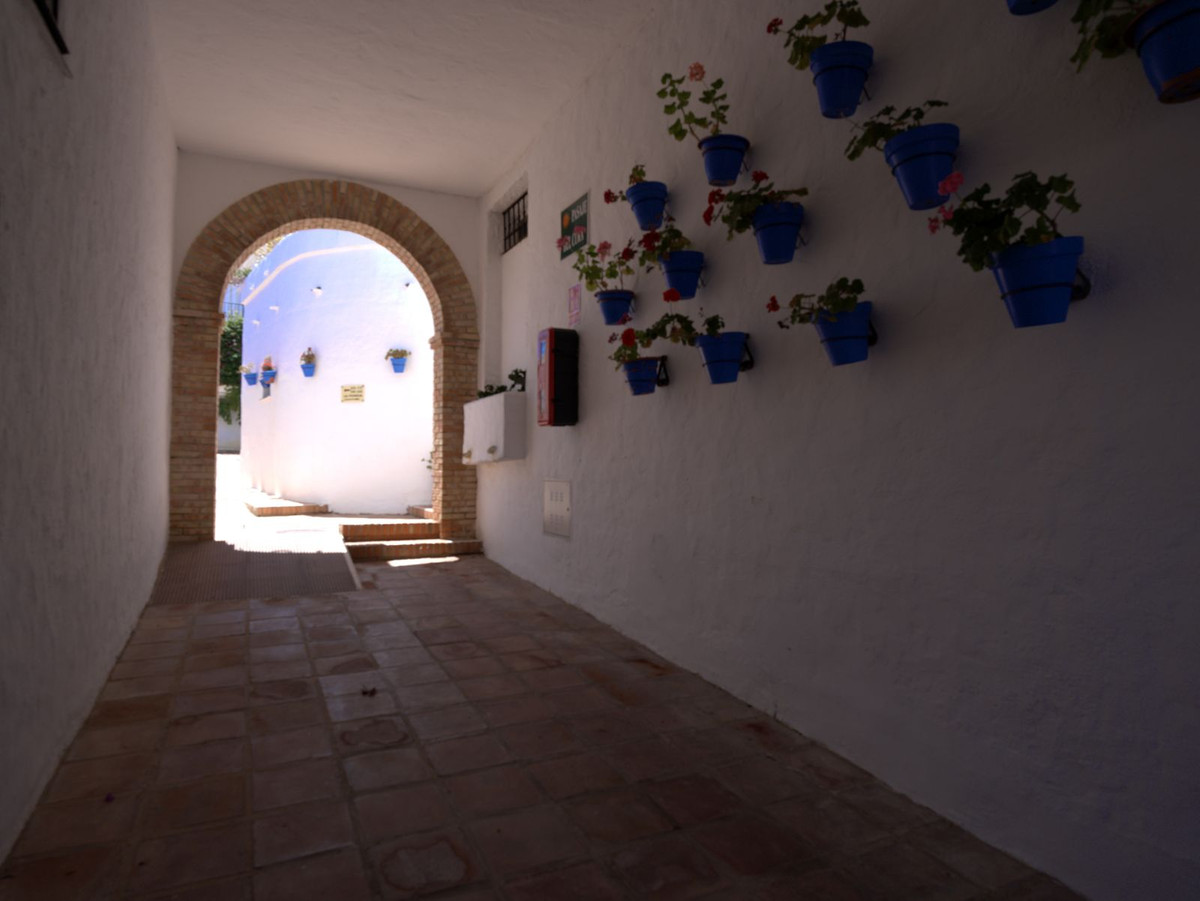 5 Bedroom Villa in Fuengirola - Photo 6