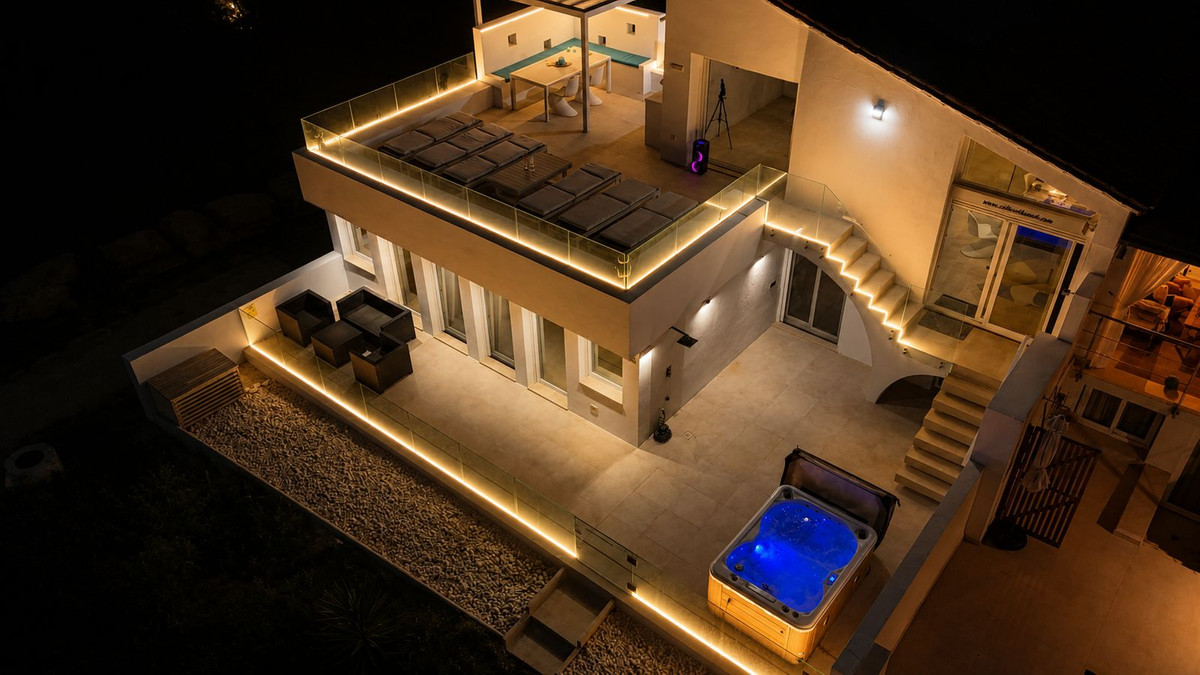 4 Bedroom Villa in Estepona - Photo 24