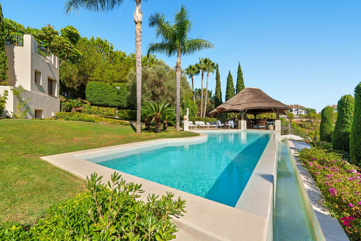 6 Bedroom Villa in Marbella - Photo 12