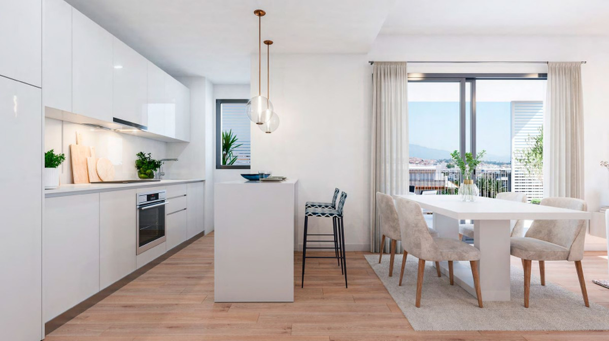2 Bedroom Penthouse in Estepona - Photo 5