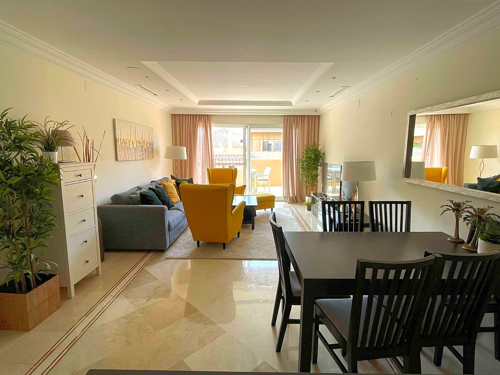 3 Bedroom Apartment in Marbella - Photo 2
