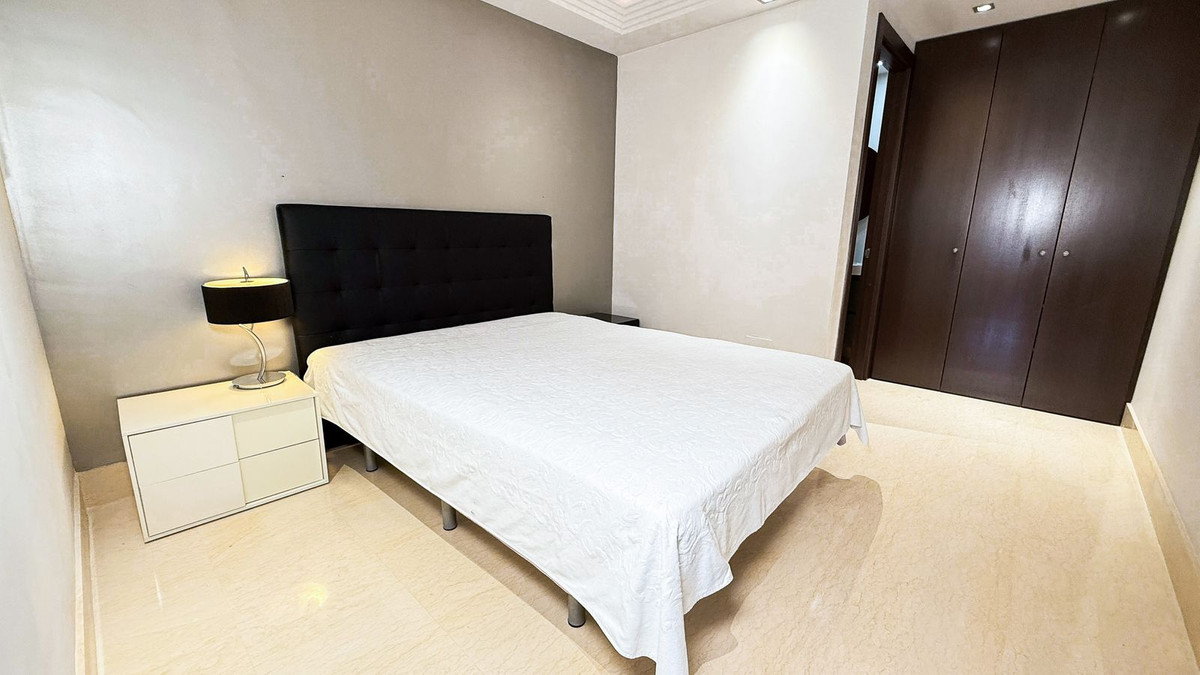 3 Bedroom Apartment in Benahavís - Photo 26