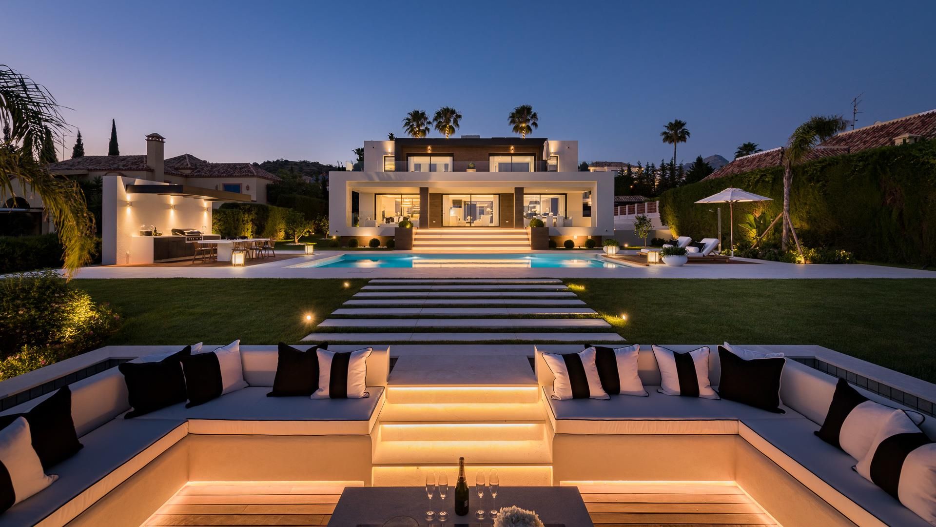 Villa in Nueva Andalucia