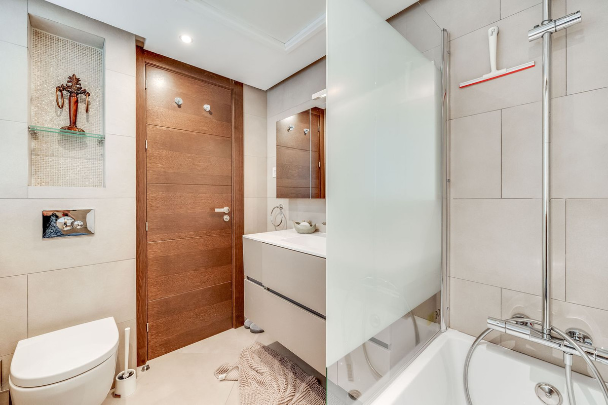 3 Bedroom Apartment in Marbella - Photo 13