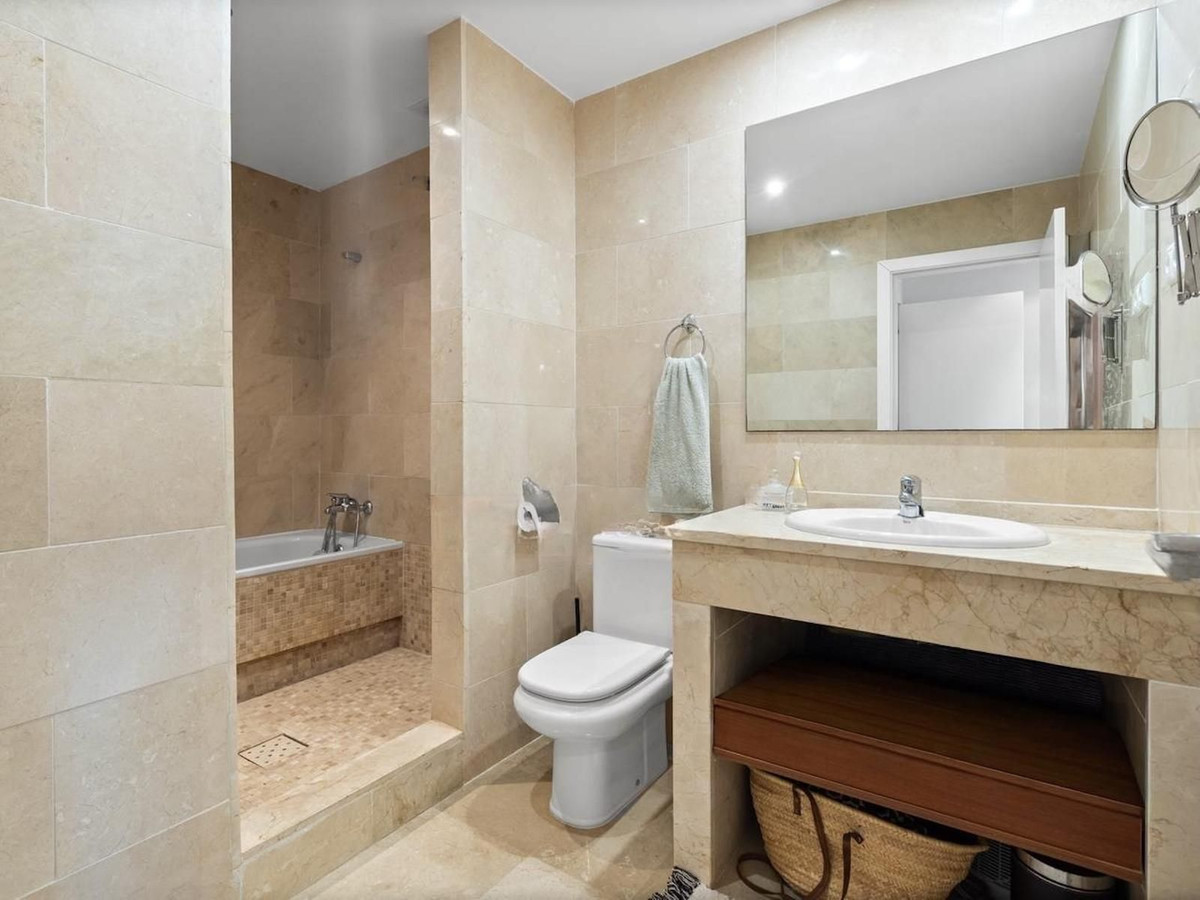 2 Bedroom Apartment in Manilva - Фото 14