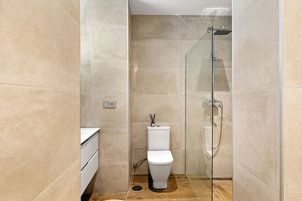 3 Bedroom Penthouse in Estepona - Photo 3