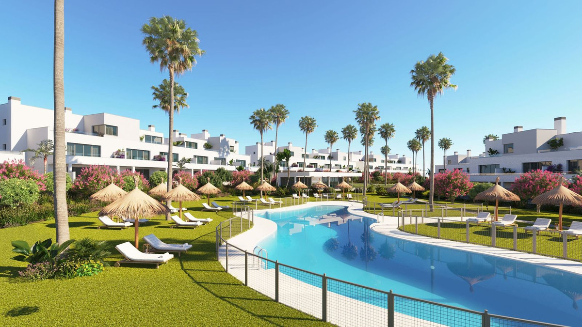 2 Bedroom Apartment in Estepona - Photo 6