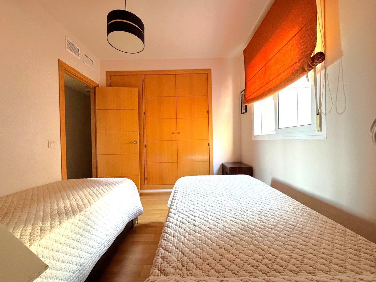 4 Bedroom Penthouse in Torremolinos - Photo 27