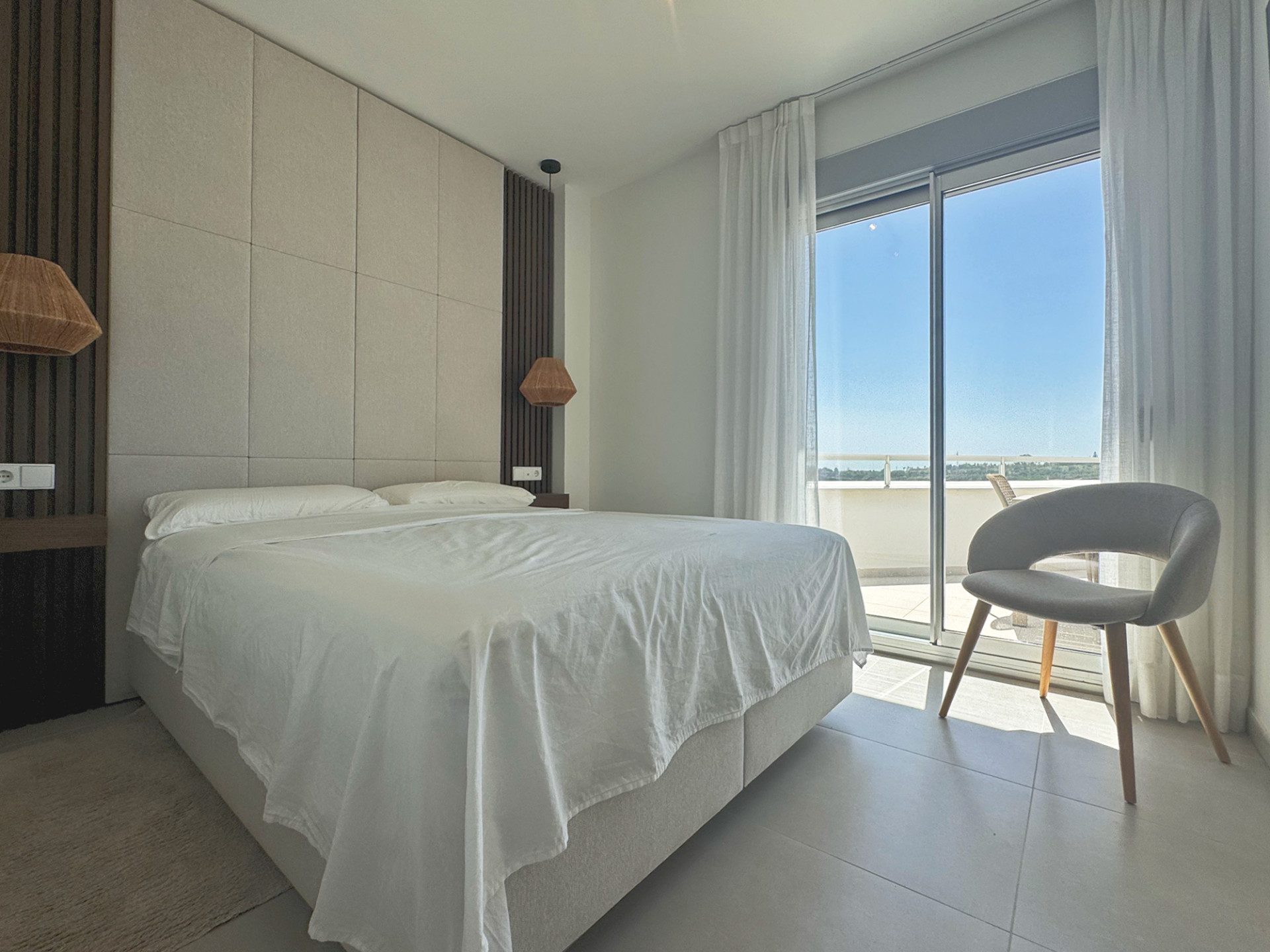 3 Bedroom Penthouse in Estepona - Photo 9