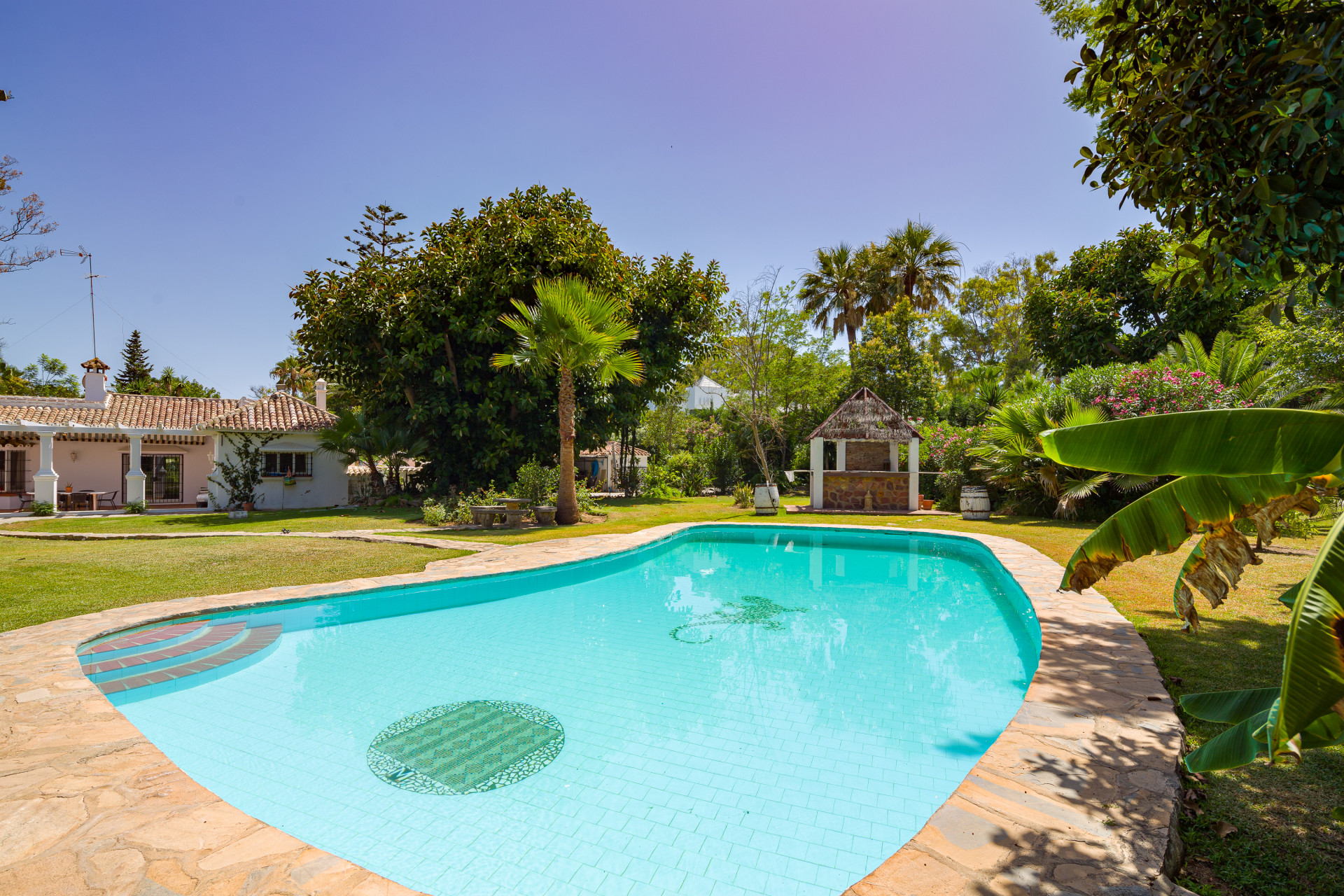 6 Bedroom Villa in San Pedro de Alcántara - Photo 2