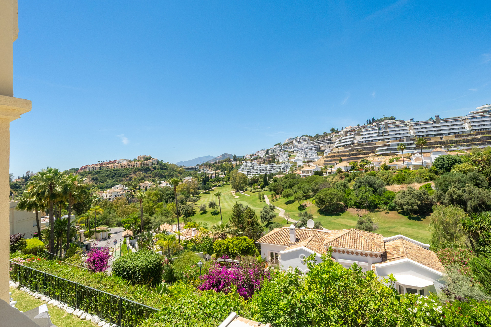 3 Bedroom Townhouse in Benahavís - Photo 32