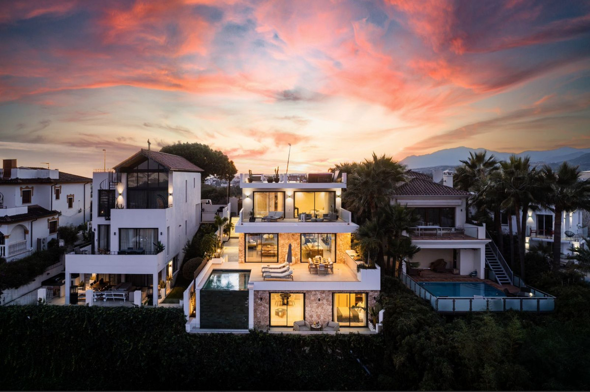 5 Bedroom Villa in Marbella - Photo 7