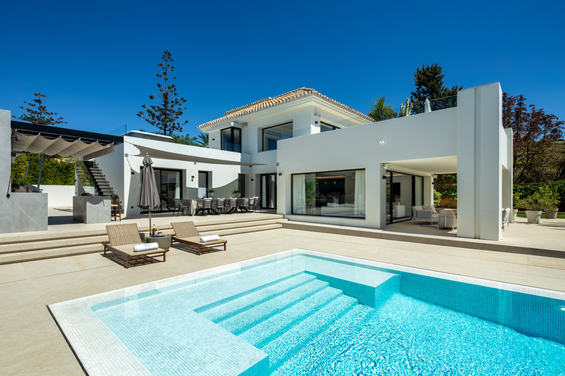 6 Bedroom Villa in Marbella - Photo 3