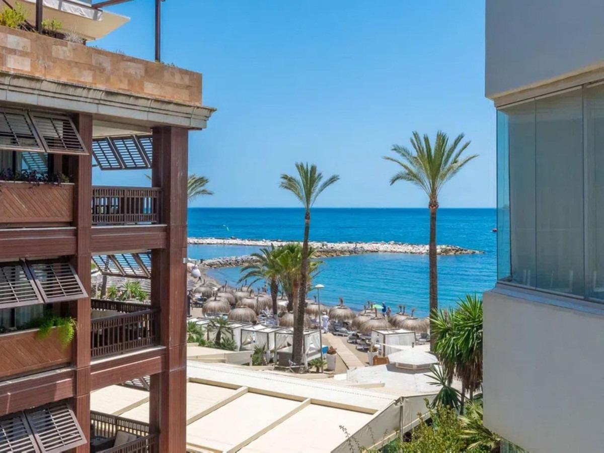 2 Bedroom Apartment in Marbella - Photo 2
