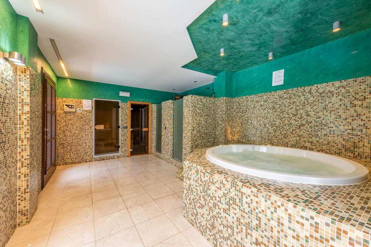 3 Bedroom Apartment in Estepona - Photo 36