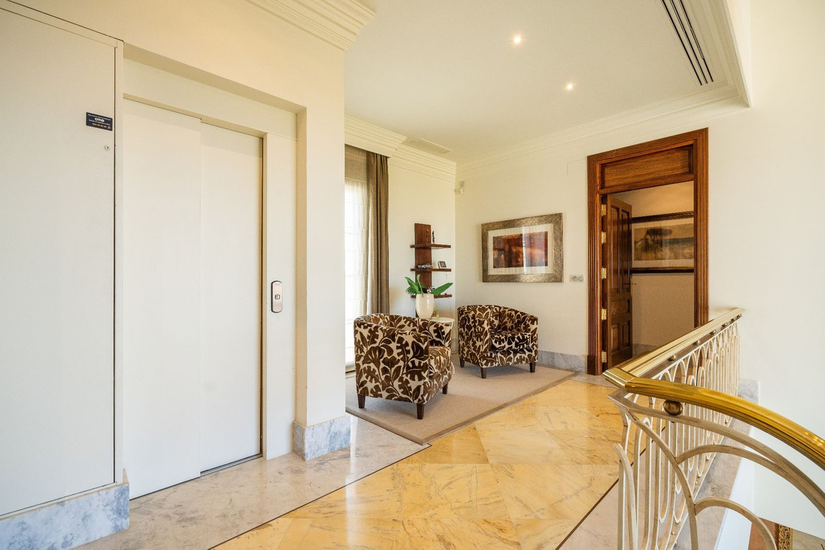 6 Bedroom Villa in Marbella - Photo 29