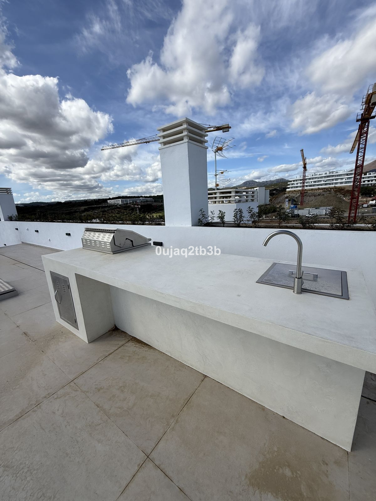 2 Bedroom Penthouse in Estepona - Photo 10