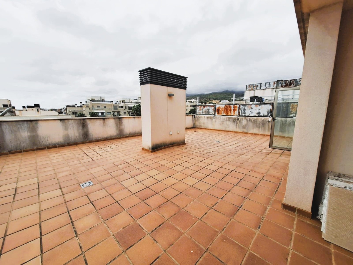 3 Bedroom Penthouse in Torremolinos - Photo 40