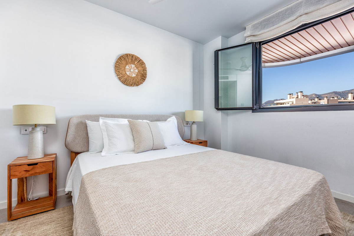 2 Bedroom Apartment in Torremolinos - Photo 14