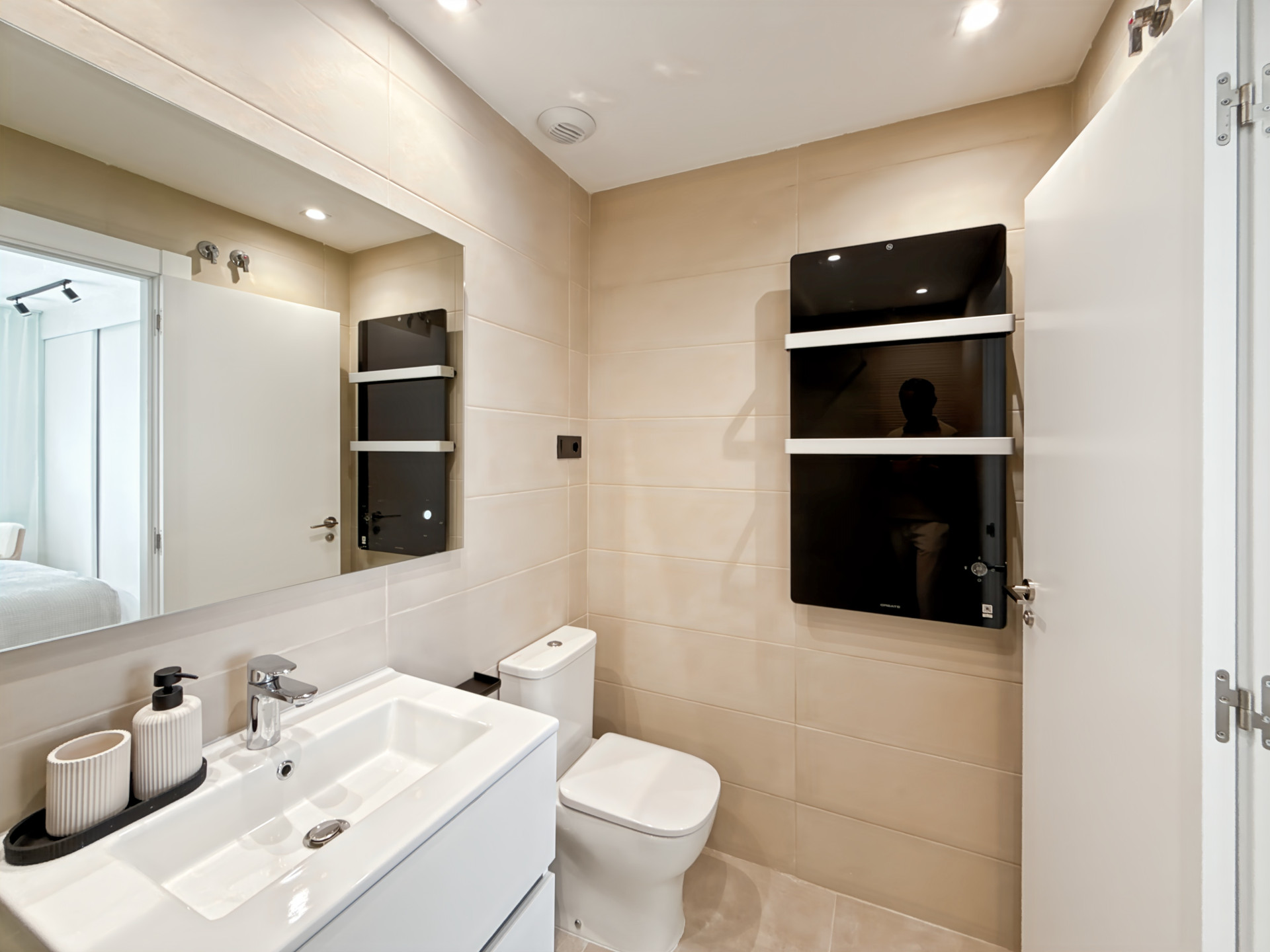 2 Bedroom Apartment in Málaga - Photo 29