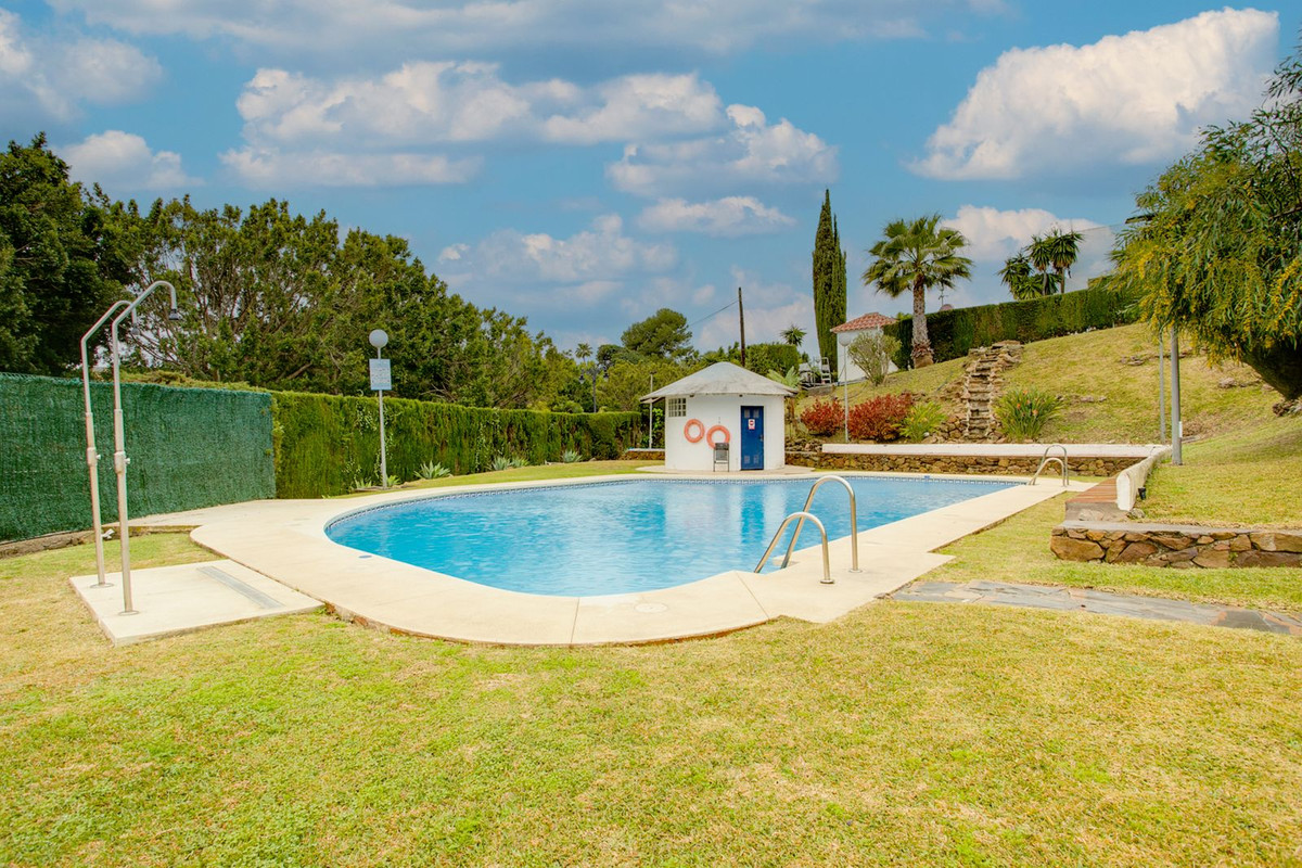 3 Bedroom Townhouse in Estepona - Photo 3
