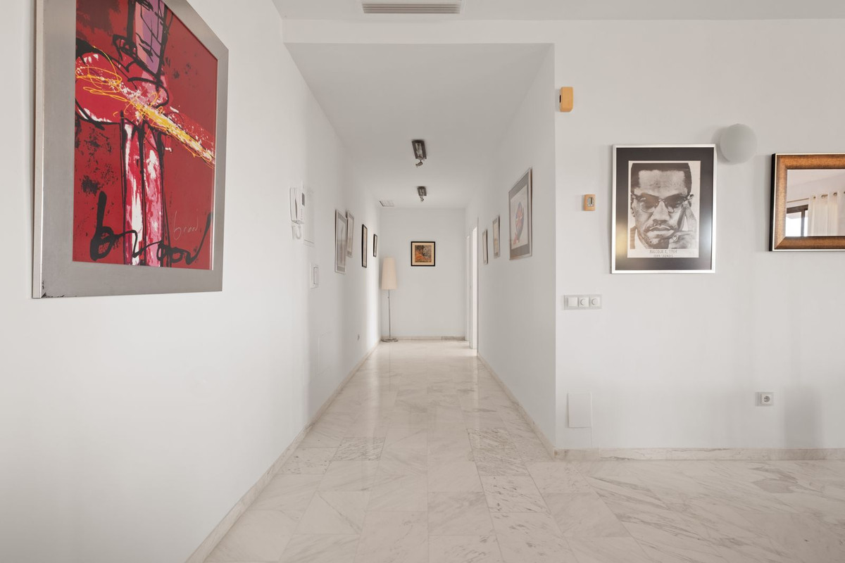 2 Bedroom Apartment in Marbella - Photo 7