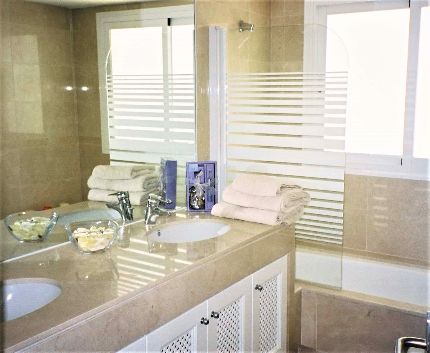 2 Bedroom Apartment in Marbella - Photo 13