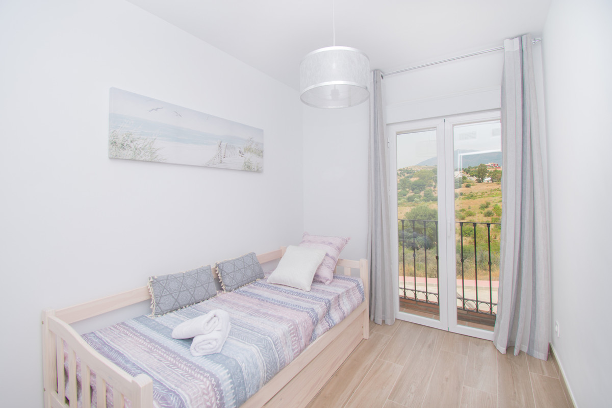 3 Bedroom Townhouse in Estepona - Photo 12