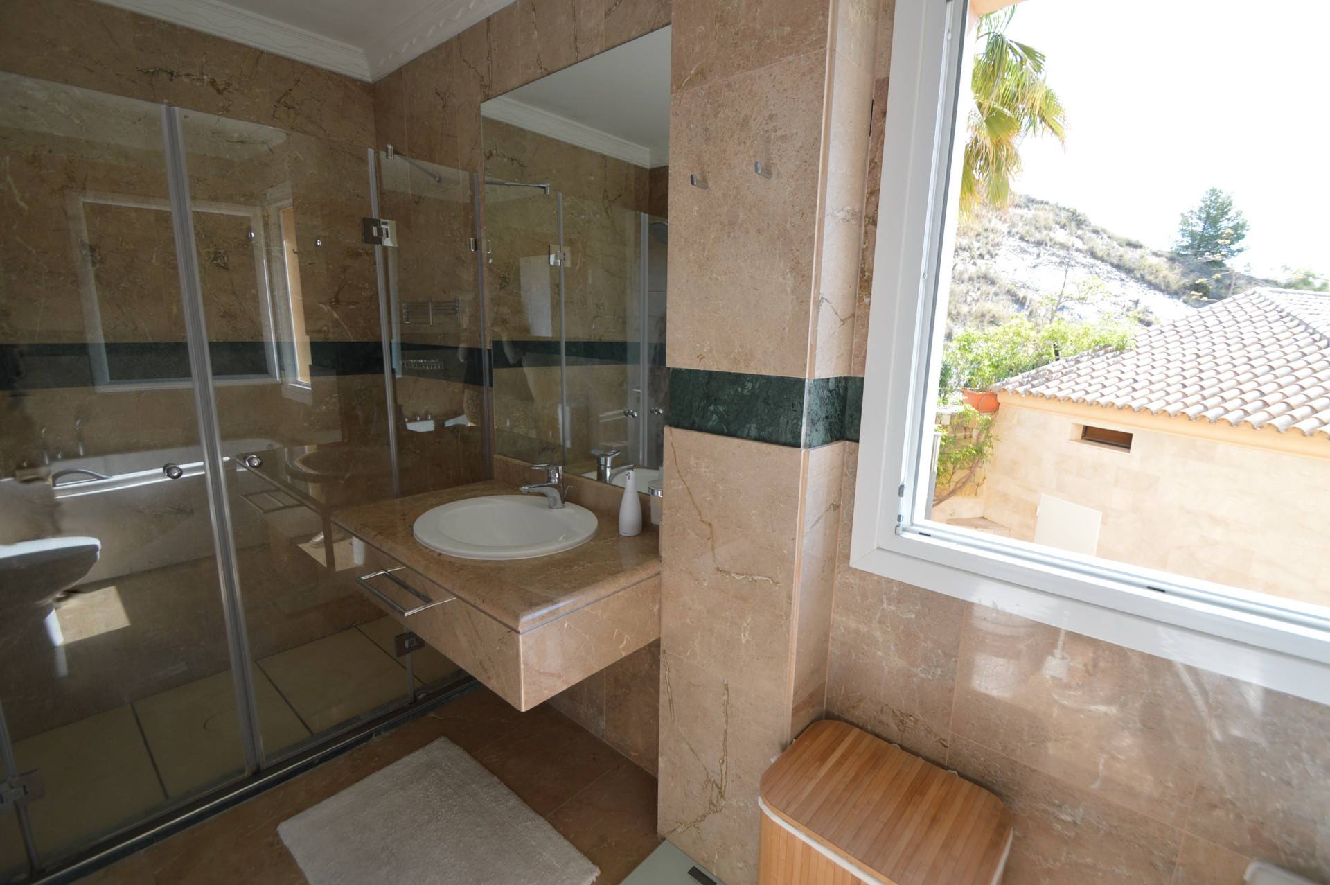3 Bedroom Apartment in Marbella - Photo 24