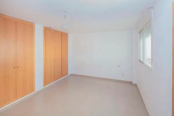 Chalet de 4 dormitorios en Valencia – Foto 9