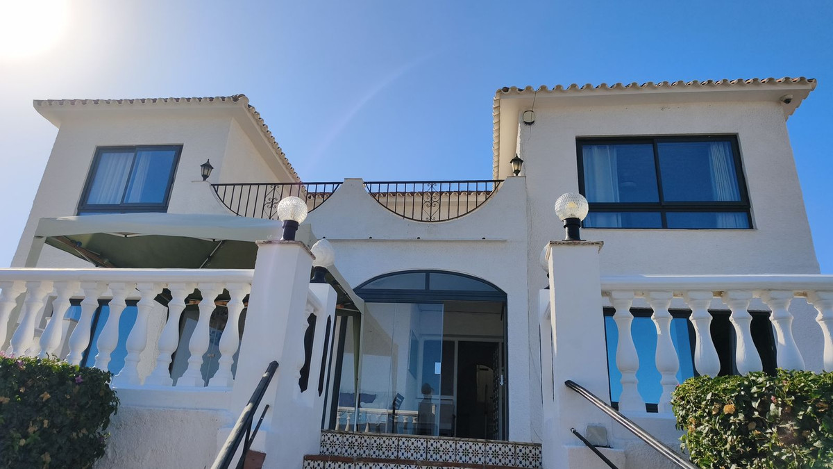 6 Bedroom Villa in Mijas - Photo 2