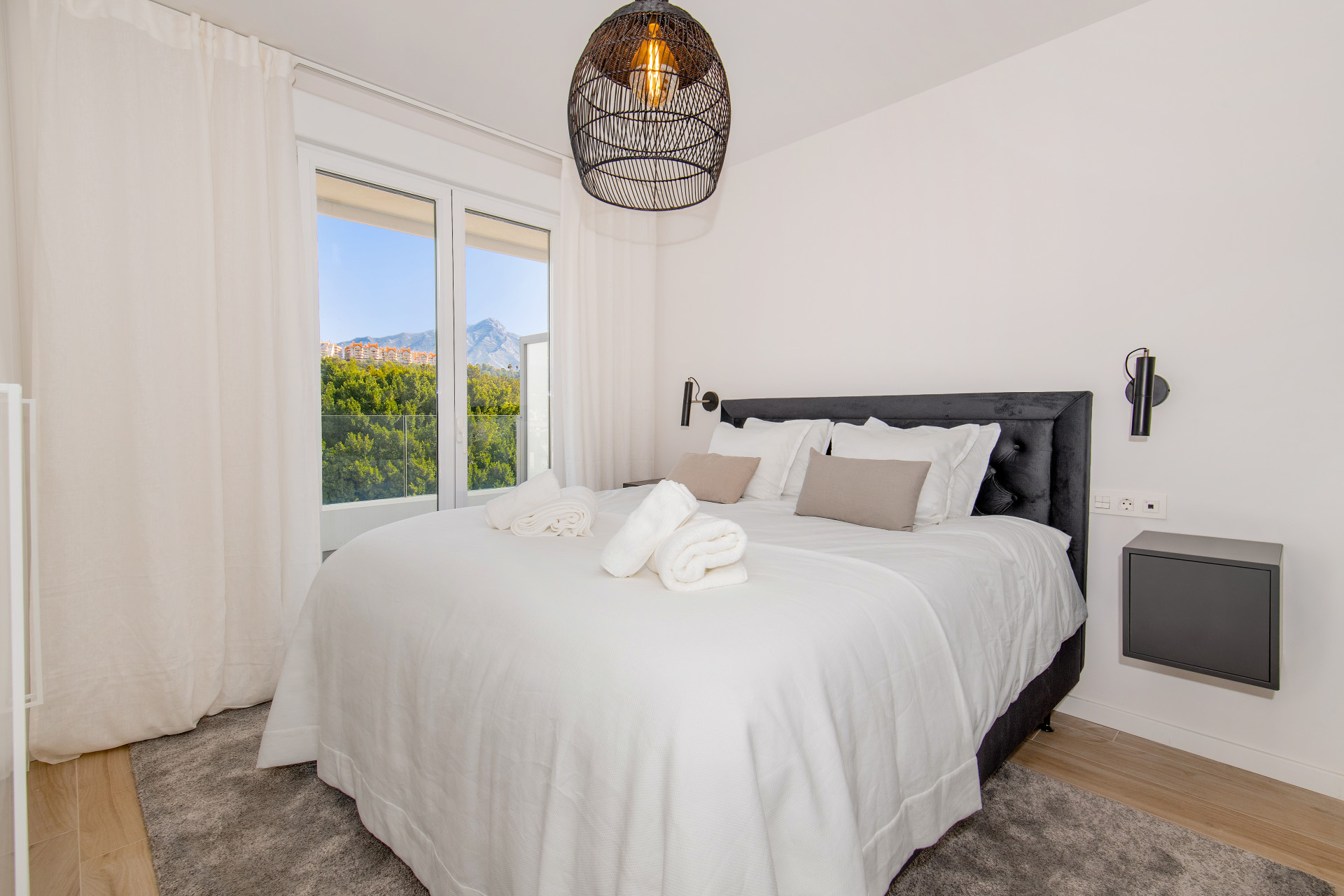 2 Bedroom Apartment in Marbella - Photo 12