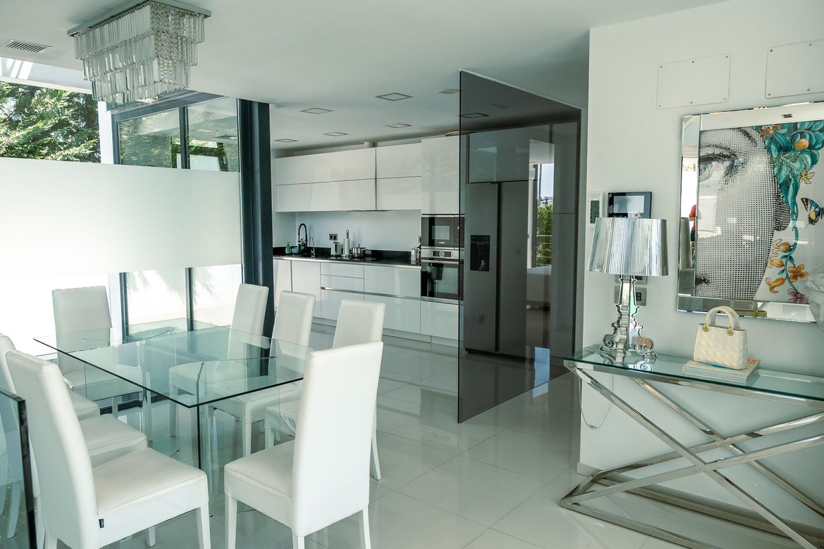 5 Bedroom Villa in Marbella - Photo 13