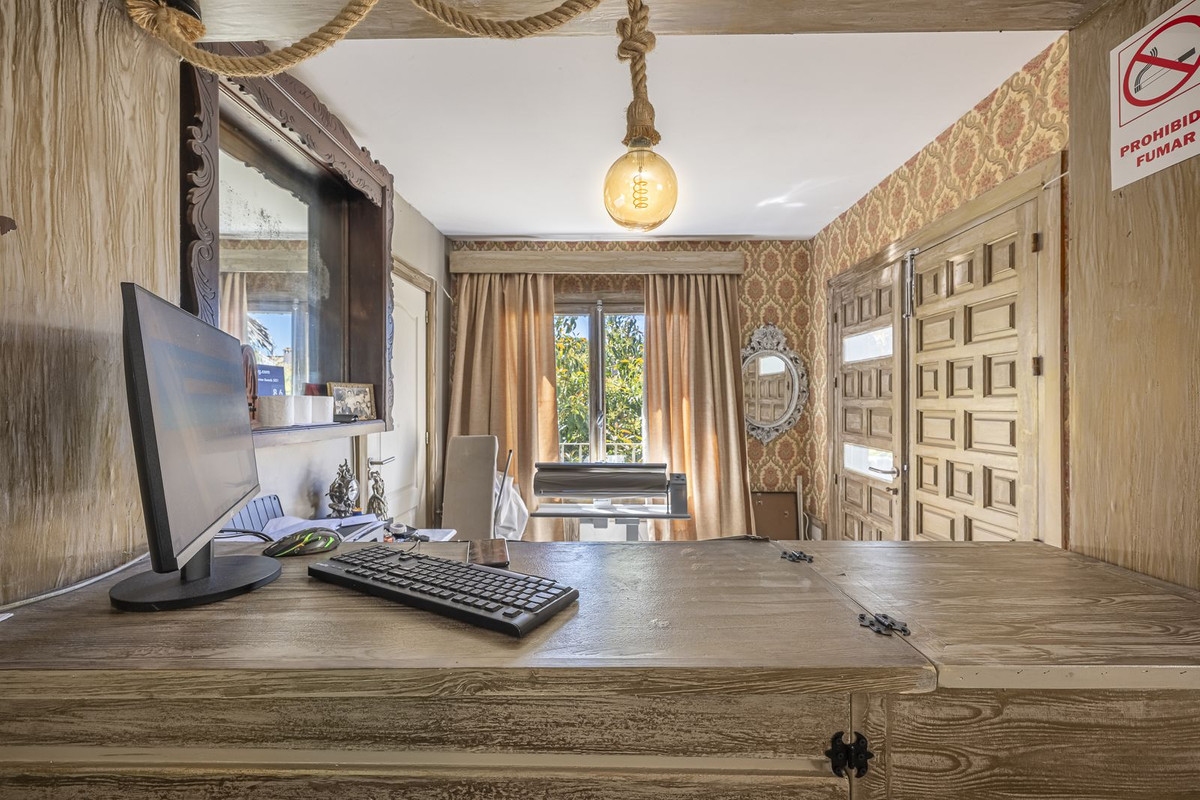 12 Bedroom Villa in Marbella - Photo 46